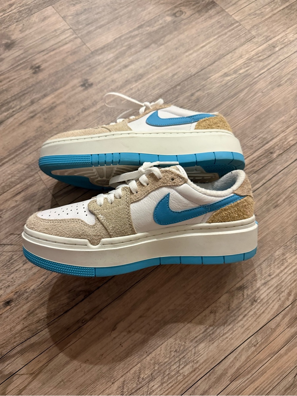 Nike Men’s Low-Top Platform Sneaker in White Beige and Blue